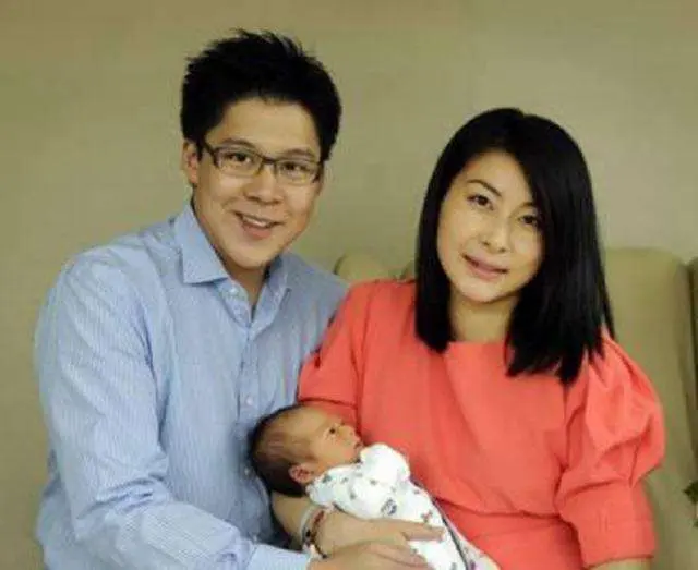 得上她那个, 泳队的几个