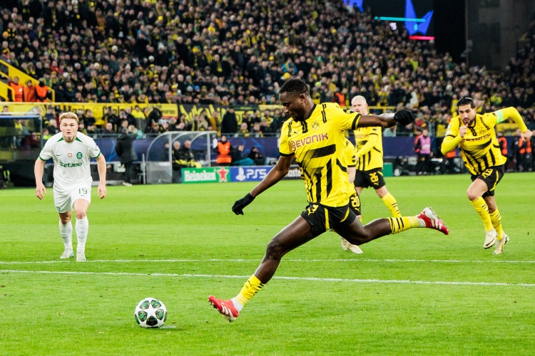 潜在下家之, 夏离队